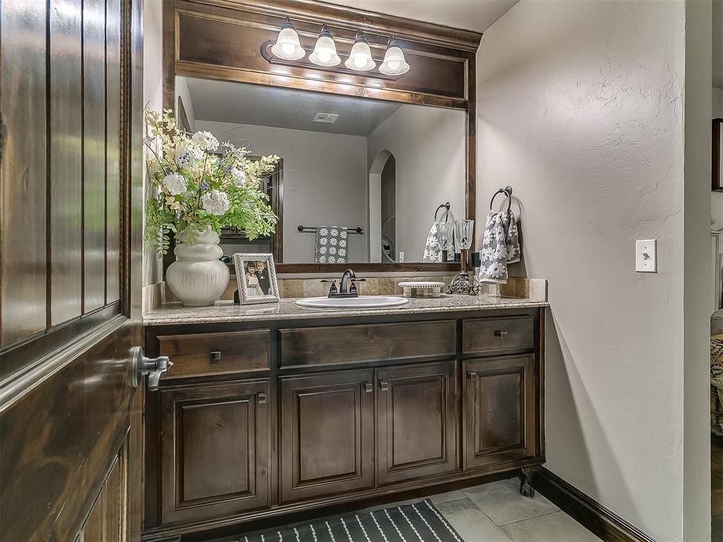 5808 Lindhurst Road, Edmond, OK 73034