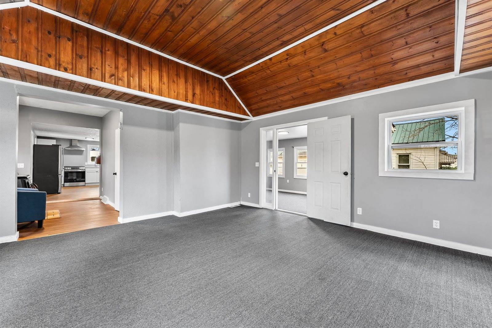 502 7th Avenue, Camanche, IA 52730