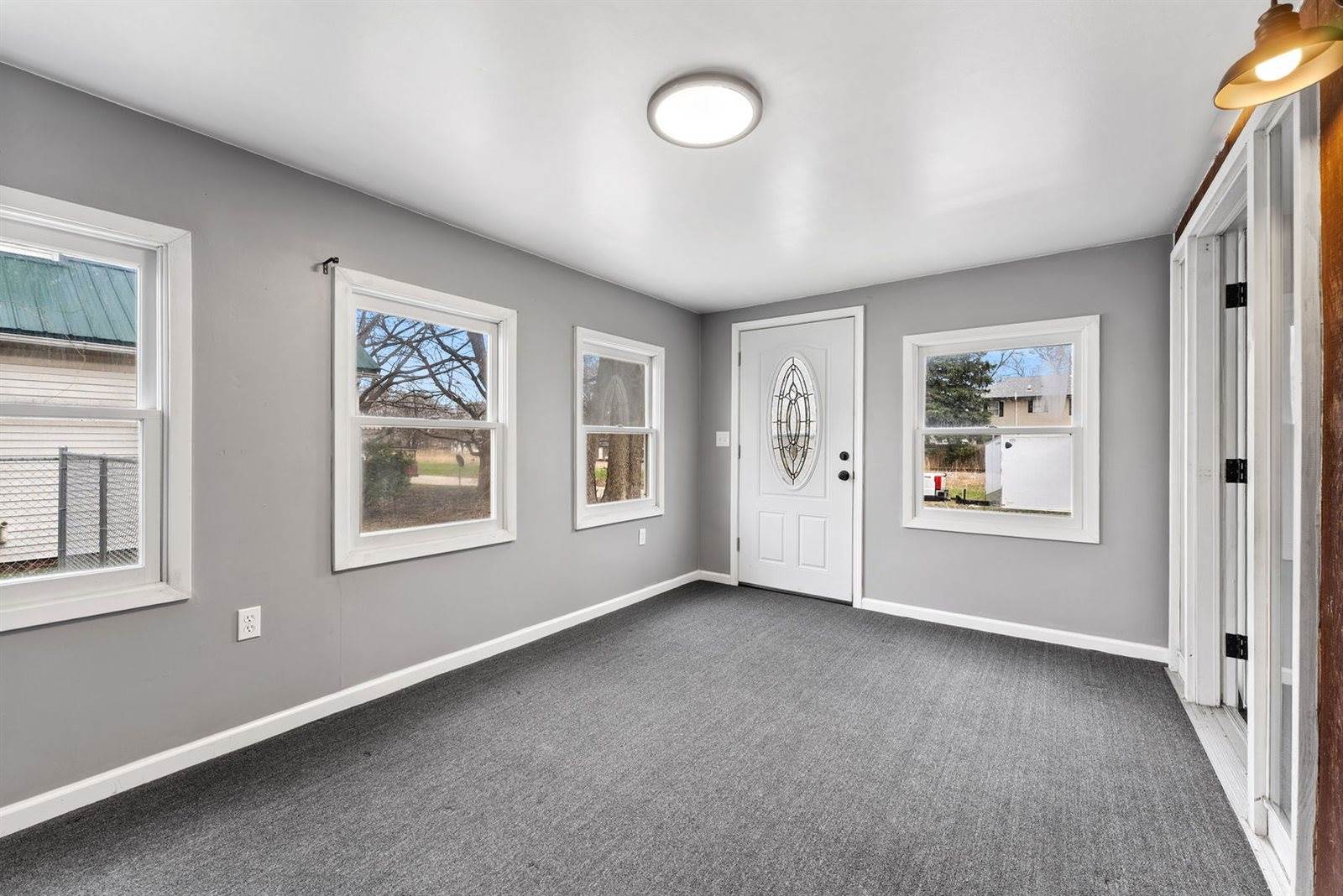 502 7th Avenue, Camanche, IA 52730