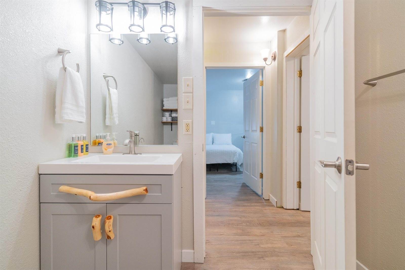 109 Fifth Avenue, North Pole, AK 99705