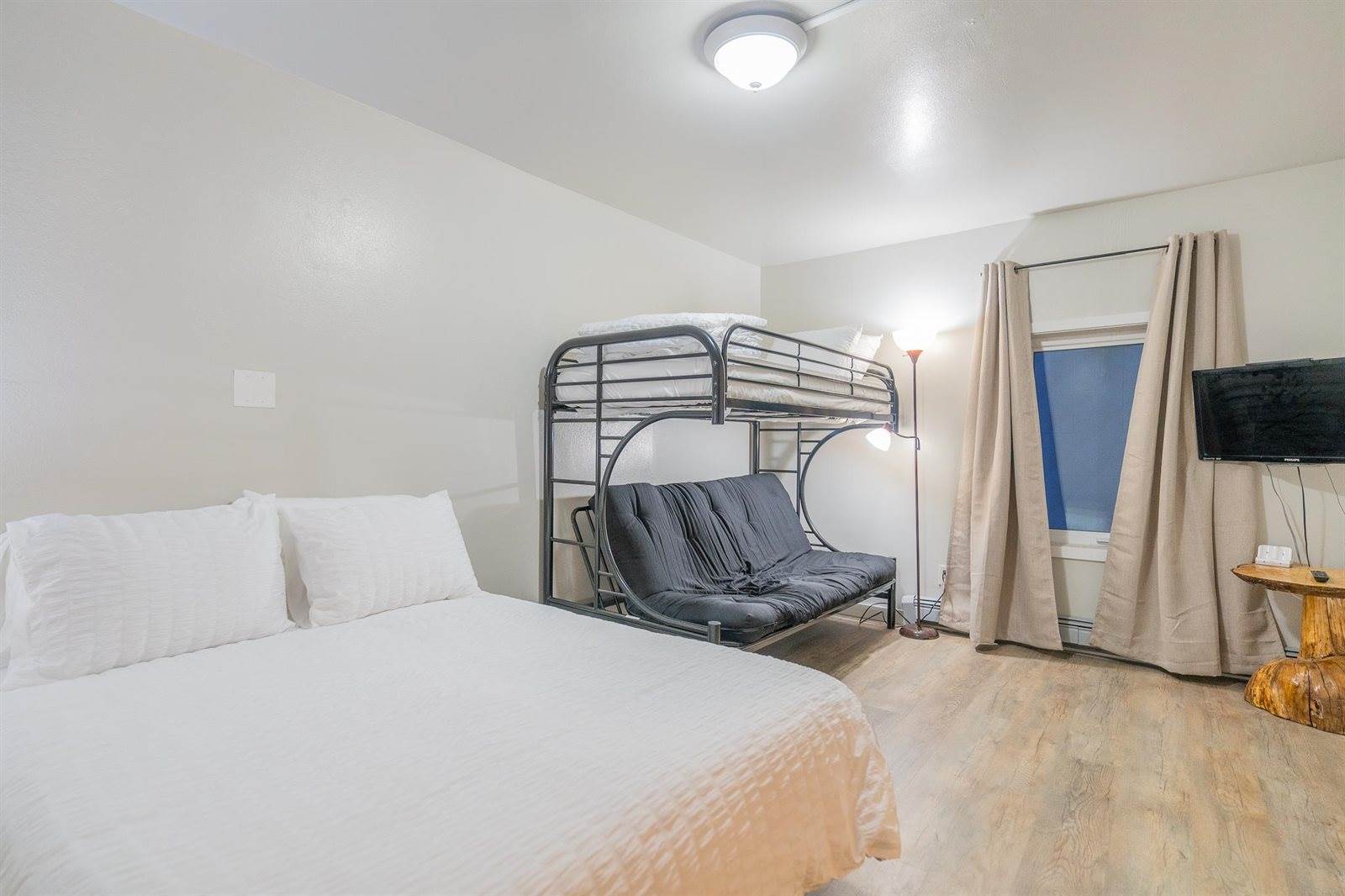 109 Fifth Avenue, North Pole, AK 99705