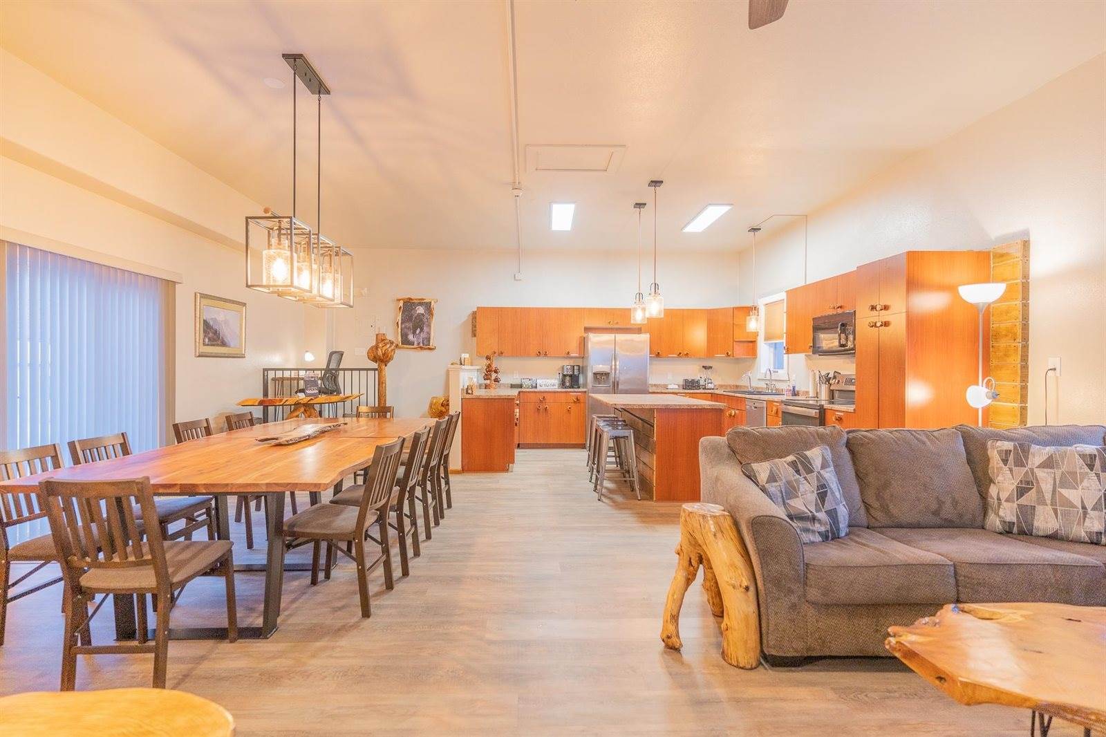 109 Fifth Avenue, North Pole, AK 99705