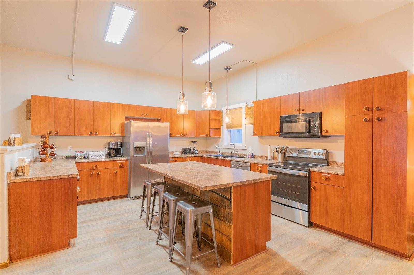 109 Fifth Avenue, North Pole, AK 99705