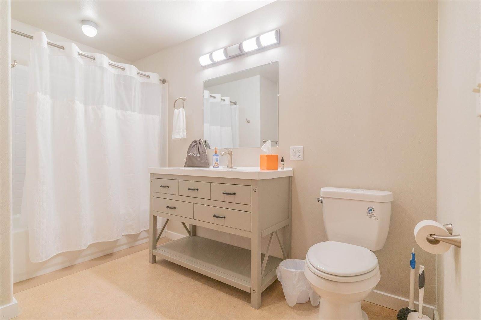 109 Fifth Avenue, North Pole, AK 99705