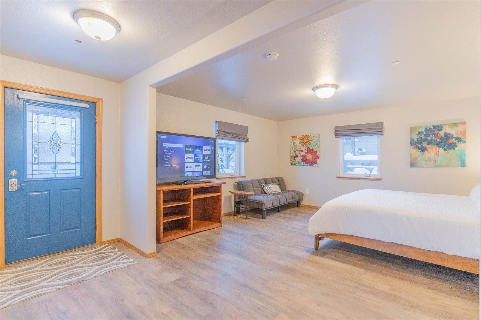 109 Fifth Avenue, North Pole, AK 99705