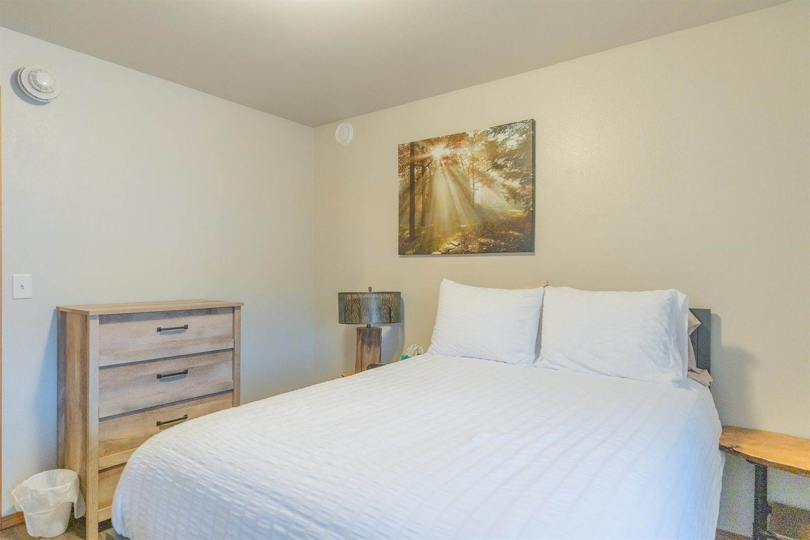 109 Fifth Avenue, North Pole, AK 99705