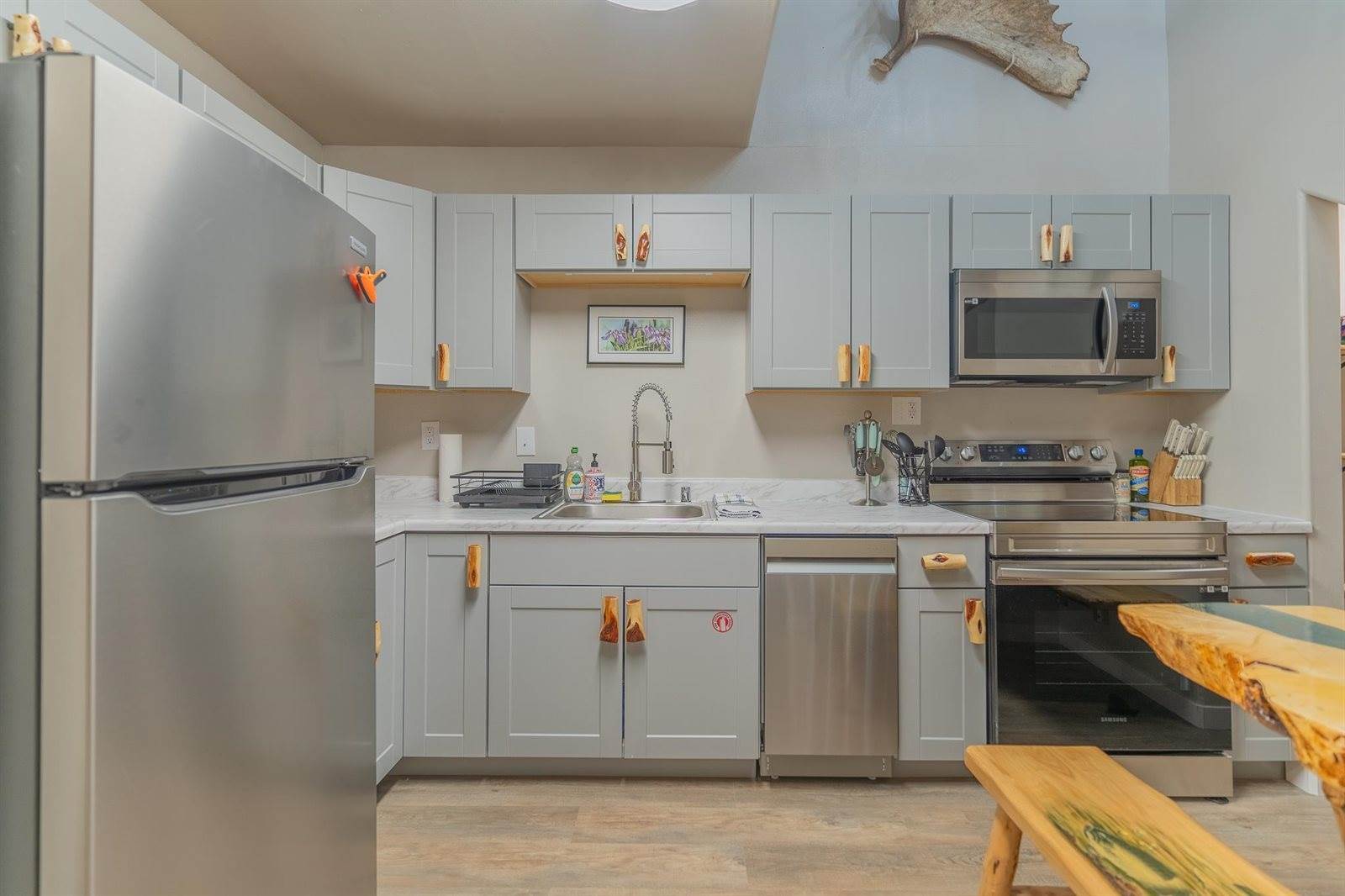 109 Fifth Avenue, North Pole, AK 99705