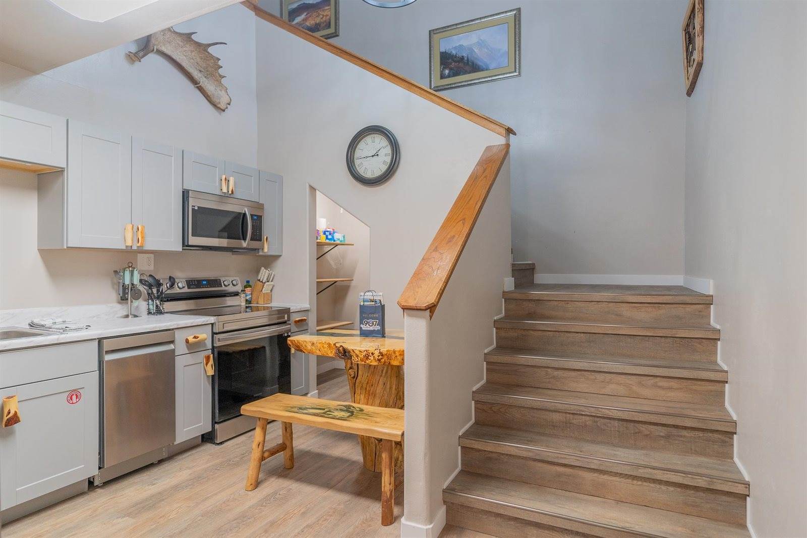 109 Fifth Avenue, North Pole, AK 99705