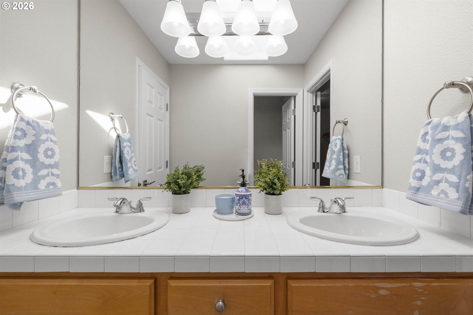 1295 NE Setting Sun Dr, Hillsboro, OR 97124