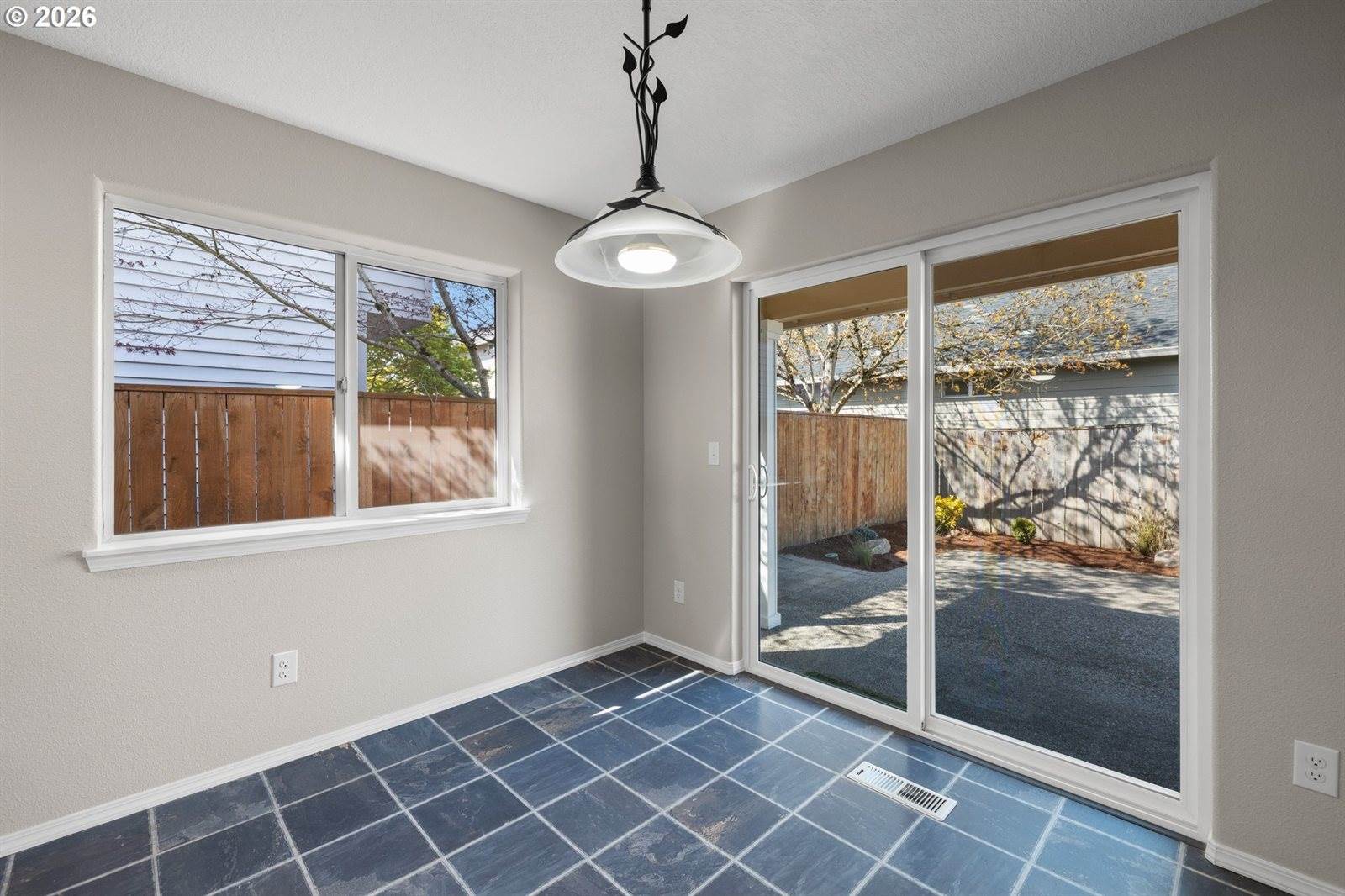 1295 NE Setting Sun Dr, Hillsboro, OR 97124