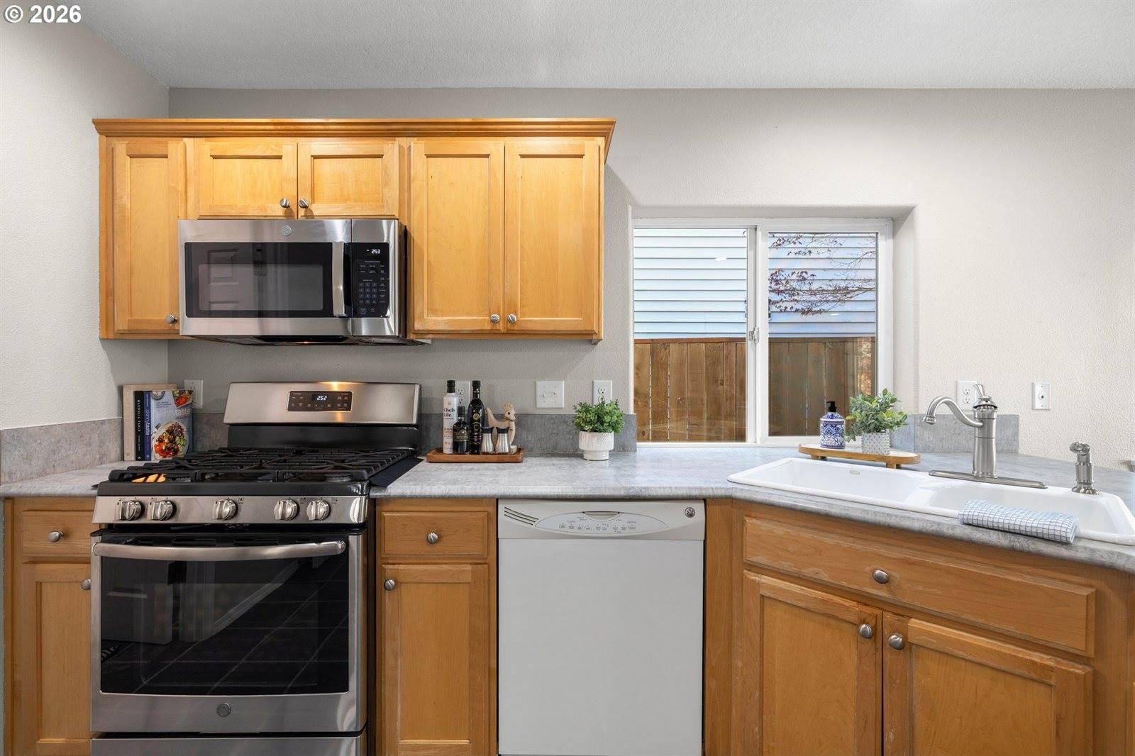 1295 NE Setting Sun Dr, Hillsboro, OR 97124