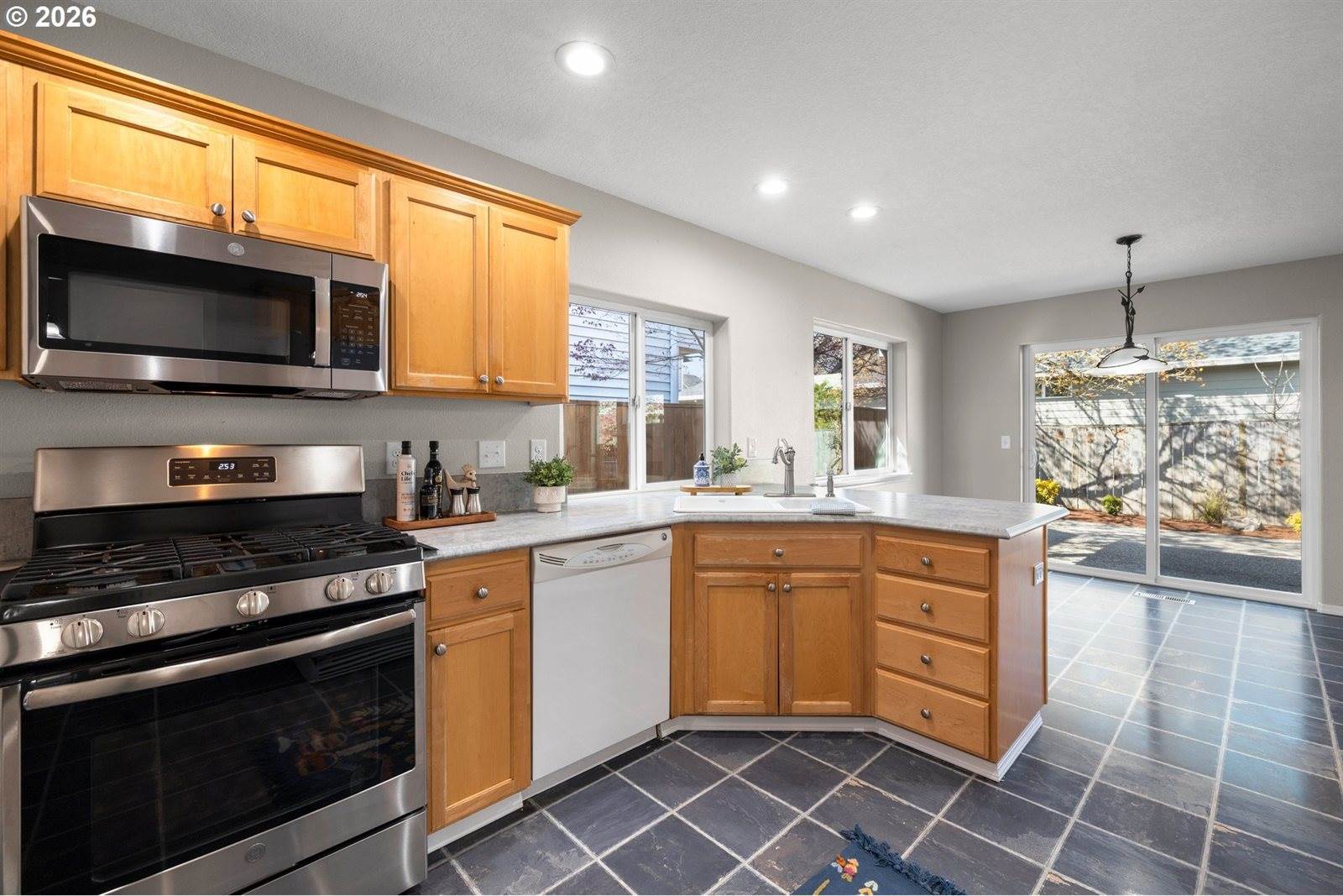 1295 NE Setting Sun Dr, Hillsboro, OR 97124