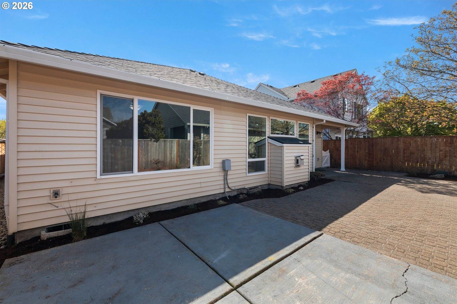 1295 NE Setting Sun Dr, Hillsboro, OR 97124