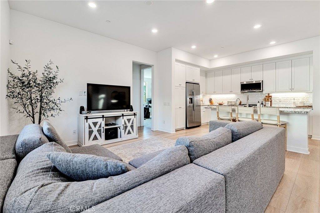 26958 Sandbar Willow Pl, #205, Valencia, CA 91355