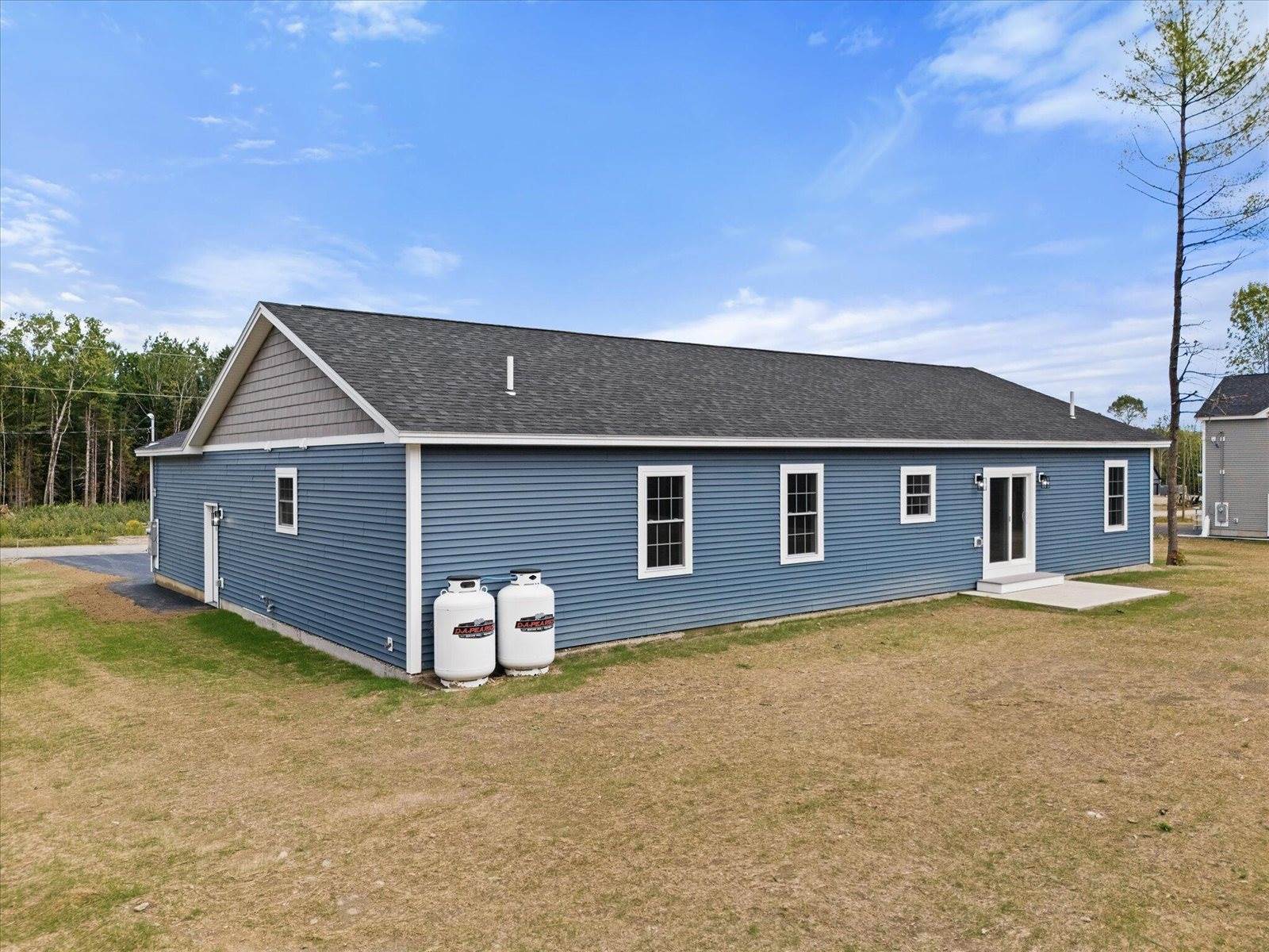 633 Streamside Avenue, Hermon, ME 04401