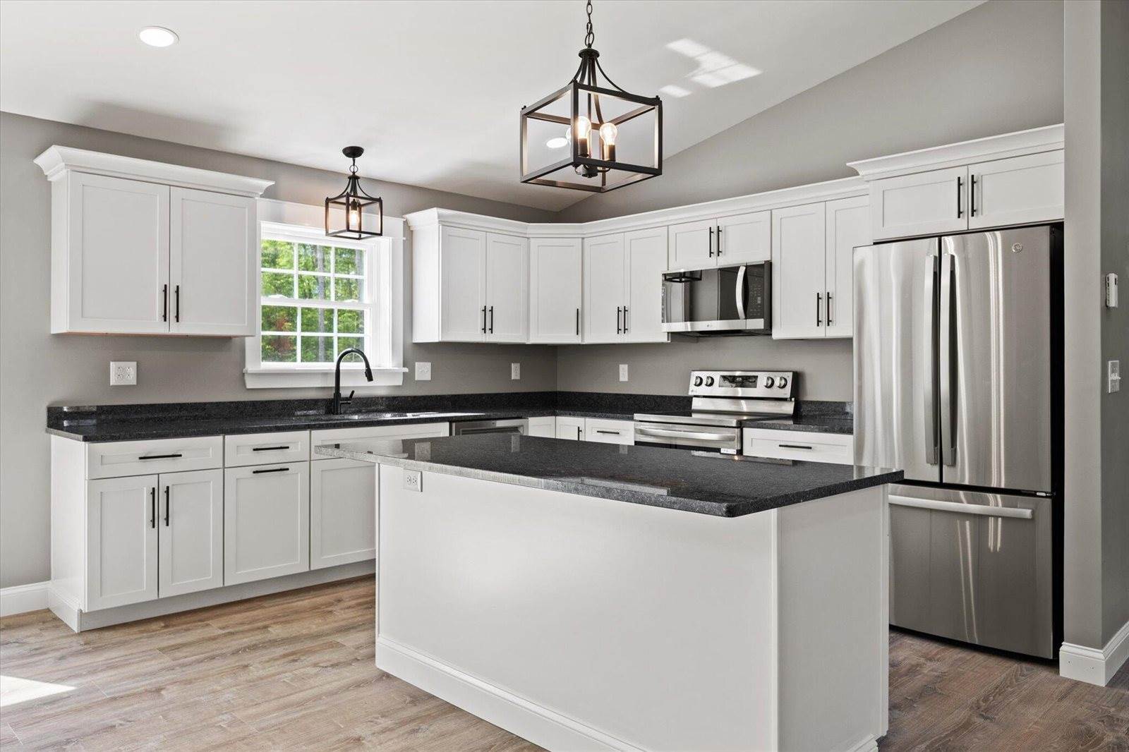 633 Streamside Avenue, Hermon, ME 04401