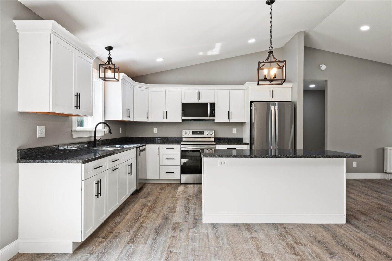 633 Streamside Avenue, Hermon, ME 04401