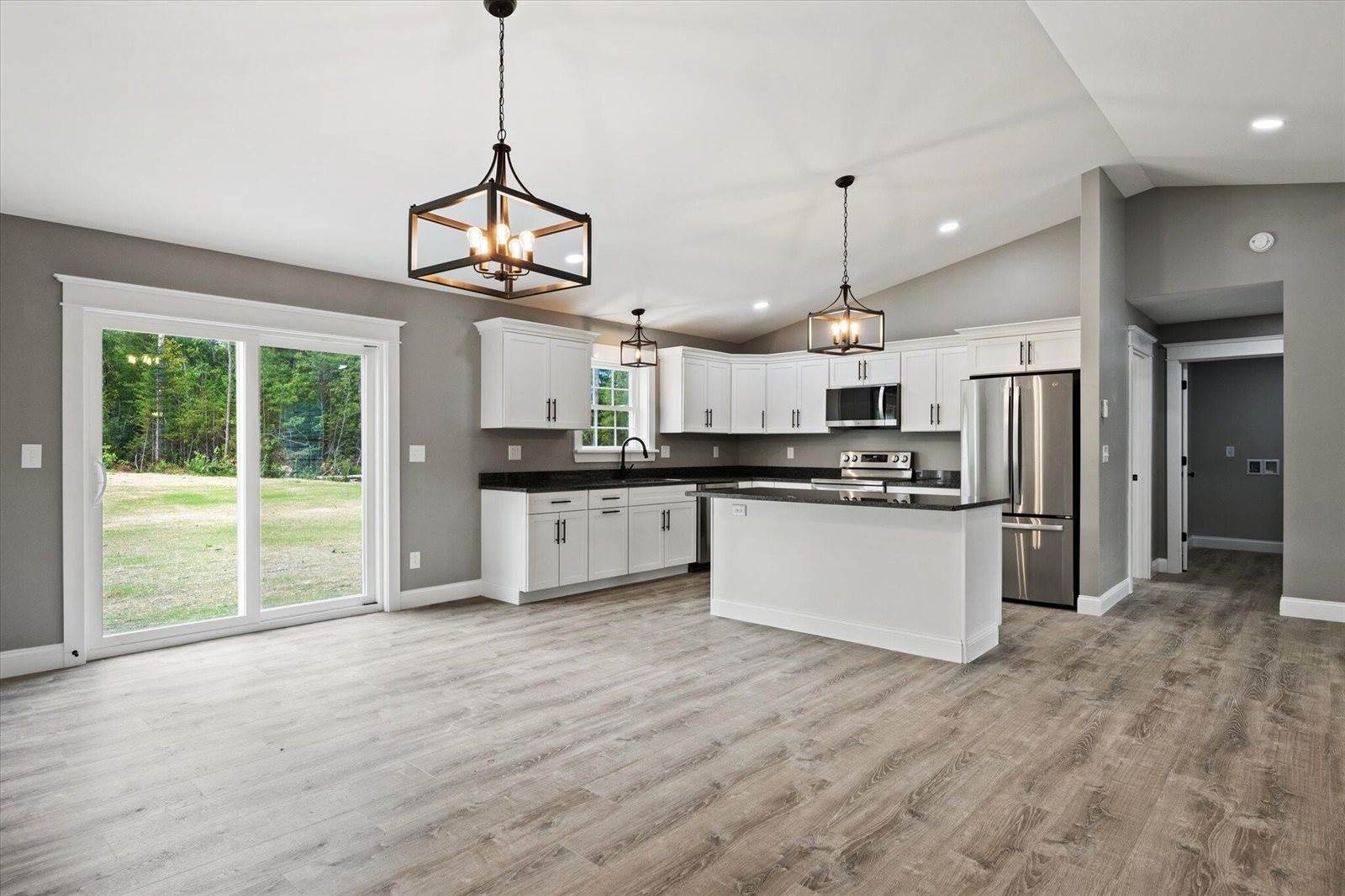 633 Streamside Avenue, Hermon, ME 04401