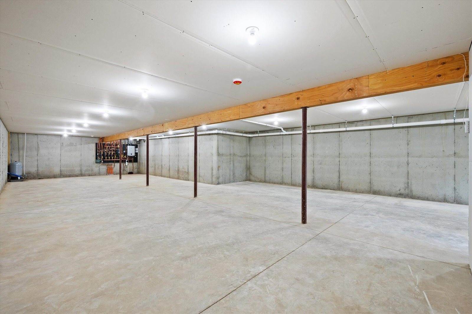 633 Streamside Avenue, Hermon, ME 04401