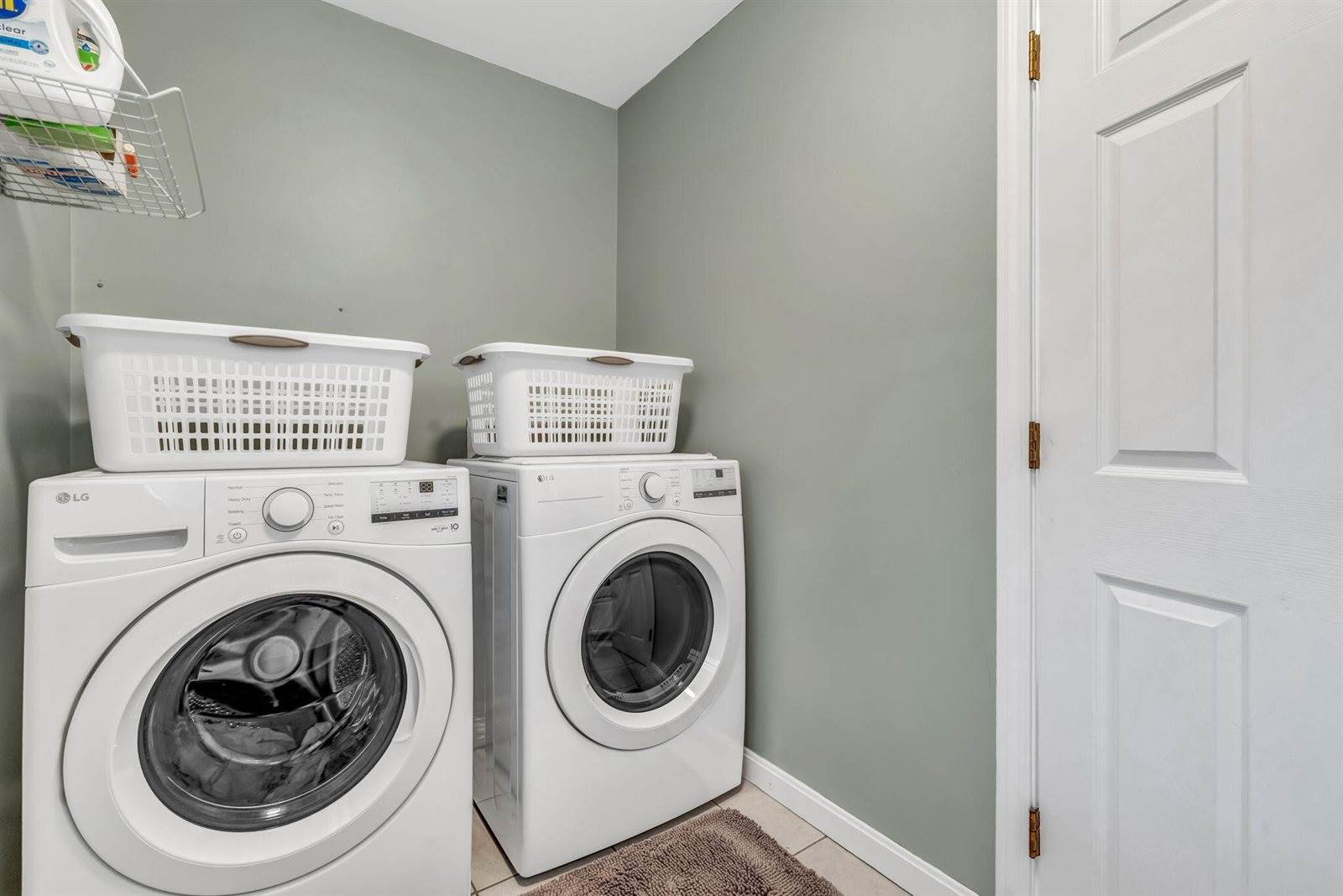 12 Surrey Lane, Hampden, ME 04444