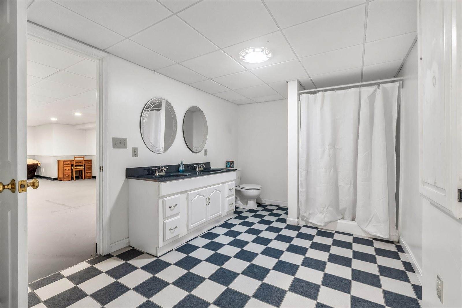 12 Surrey Lane, Hampden, ME 04444