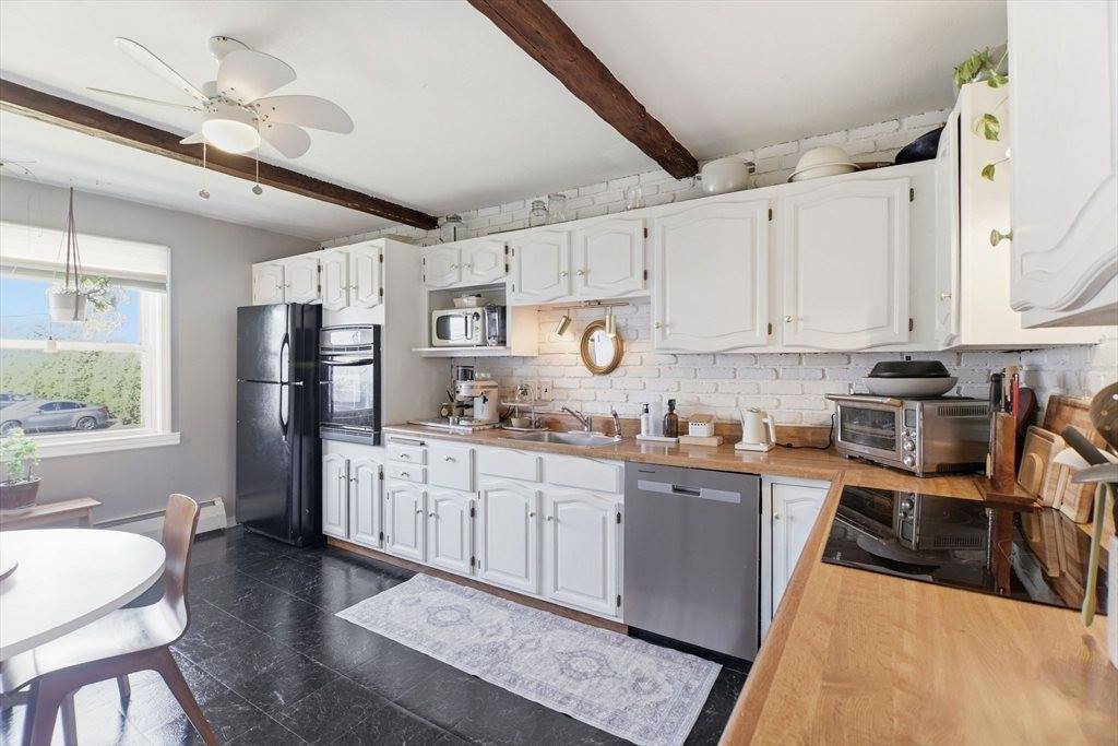 68 Colonial Cir, Chicopee, MA 01020