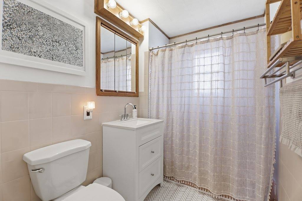 68 Colonial Cir, Chicopee, MA 01020