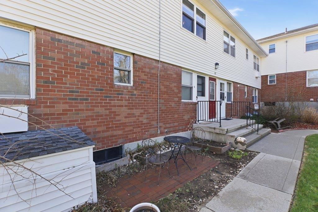 68 Colonial Cir, Chicopee, MA 01020