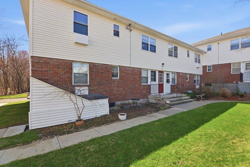 68 Colonial Cir, Chicopee, MA 01020