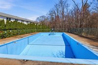 68 Colonial Cir, Chicopee, MA 01020