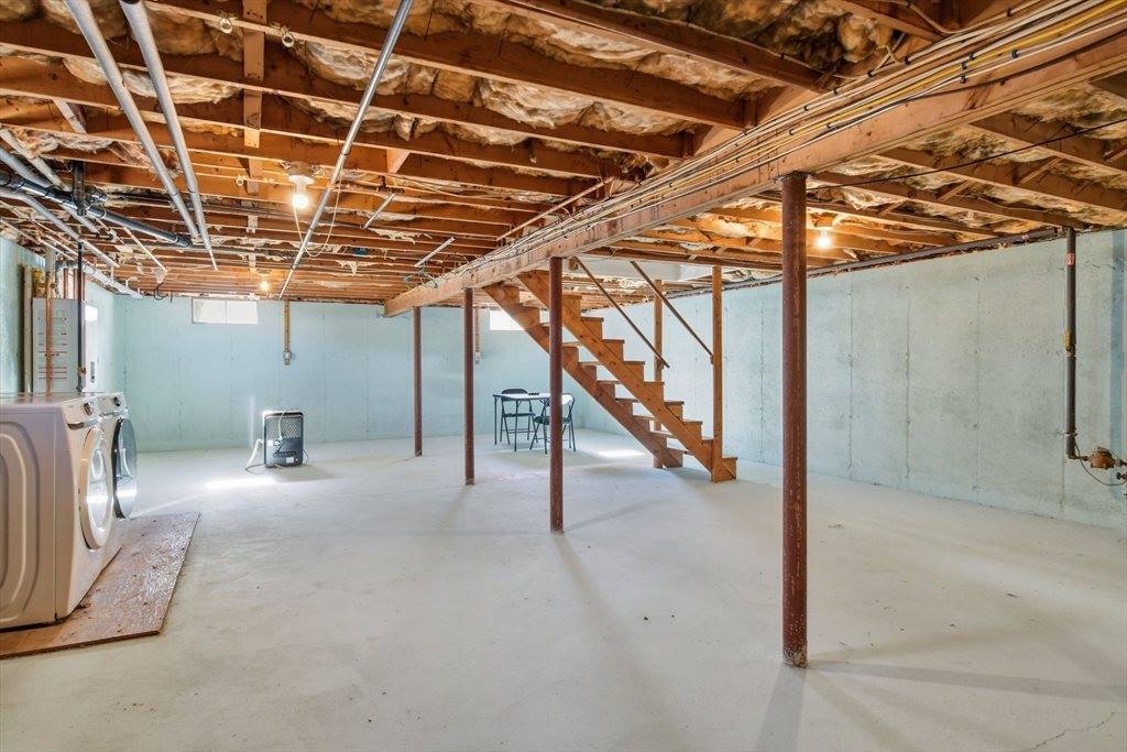 390 Barry Street, Agawam, MA 01030