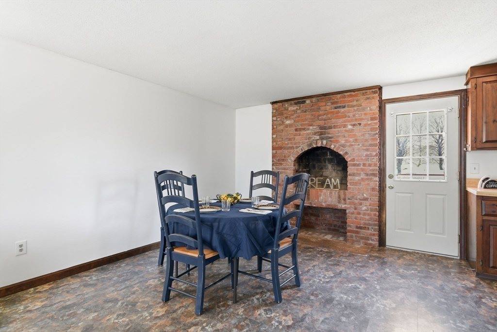 390 Barry Street, Agawam, MA 01030