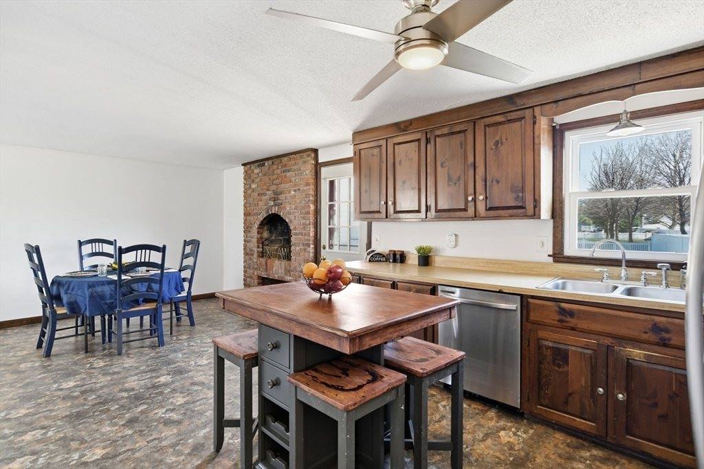 390 Barry Street, Agawam, MA 01030