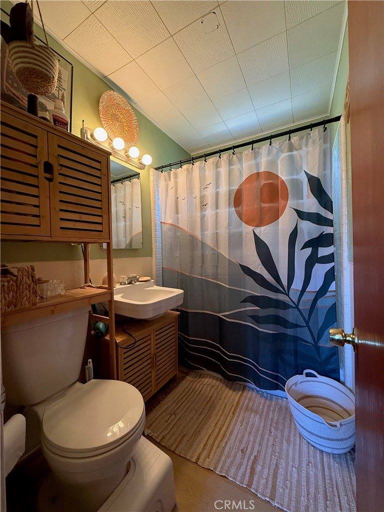 785 County (AROSA) Drive, Crestline, CA 92325