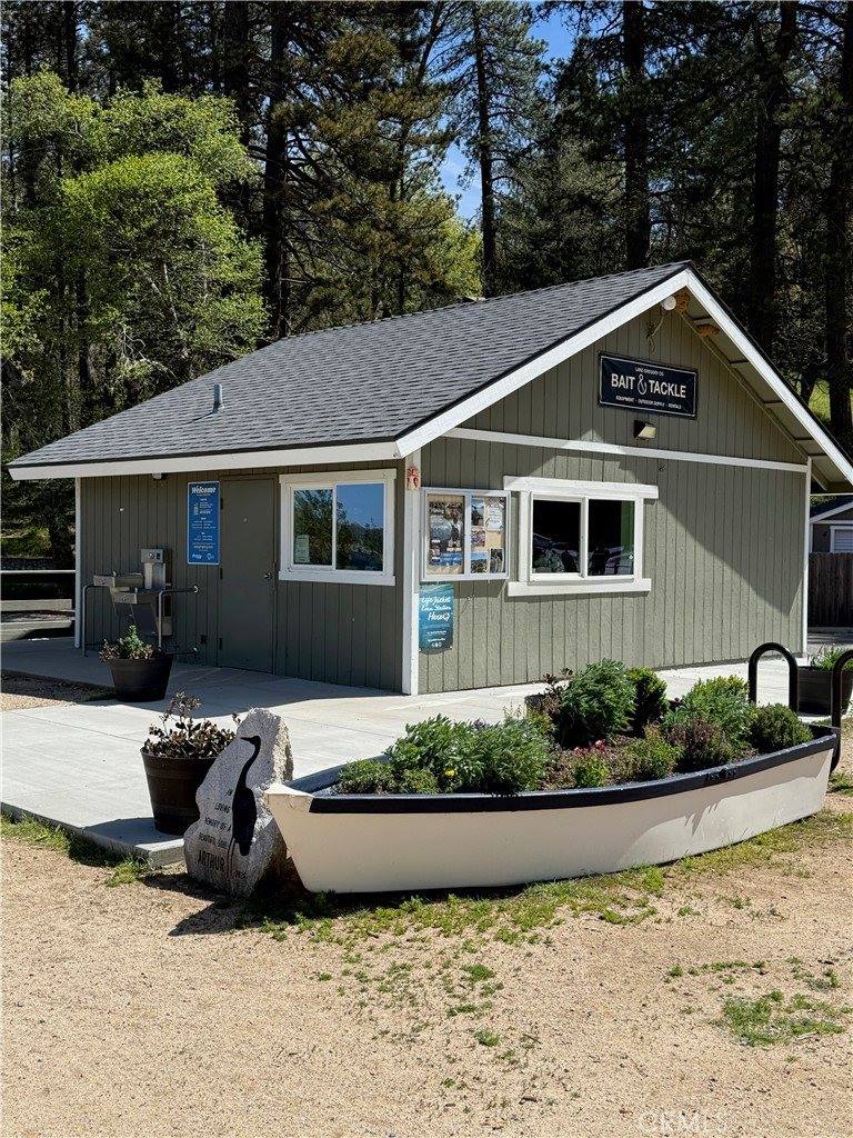 785 County (AROSA) Drive, Crestline, CA 92325