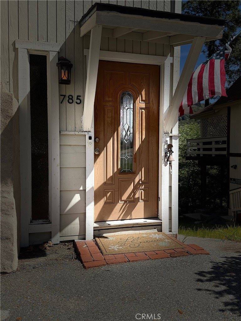 785 County (AROSA) Drive, Crestline, CA 92325