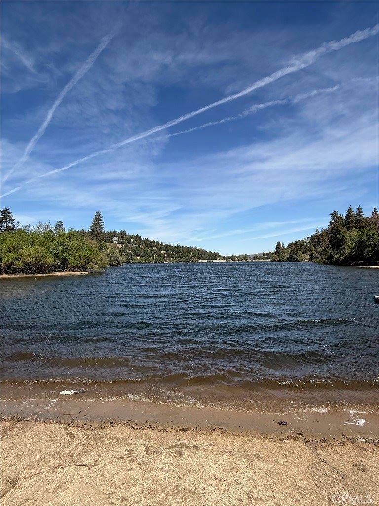 785 County (AROSA) Drive, Crestline, CA 92325