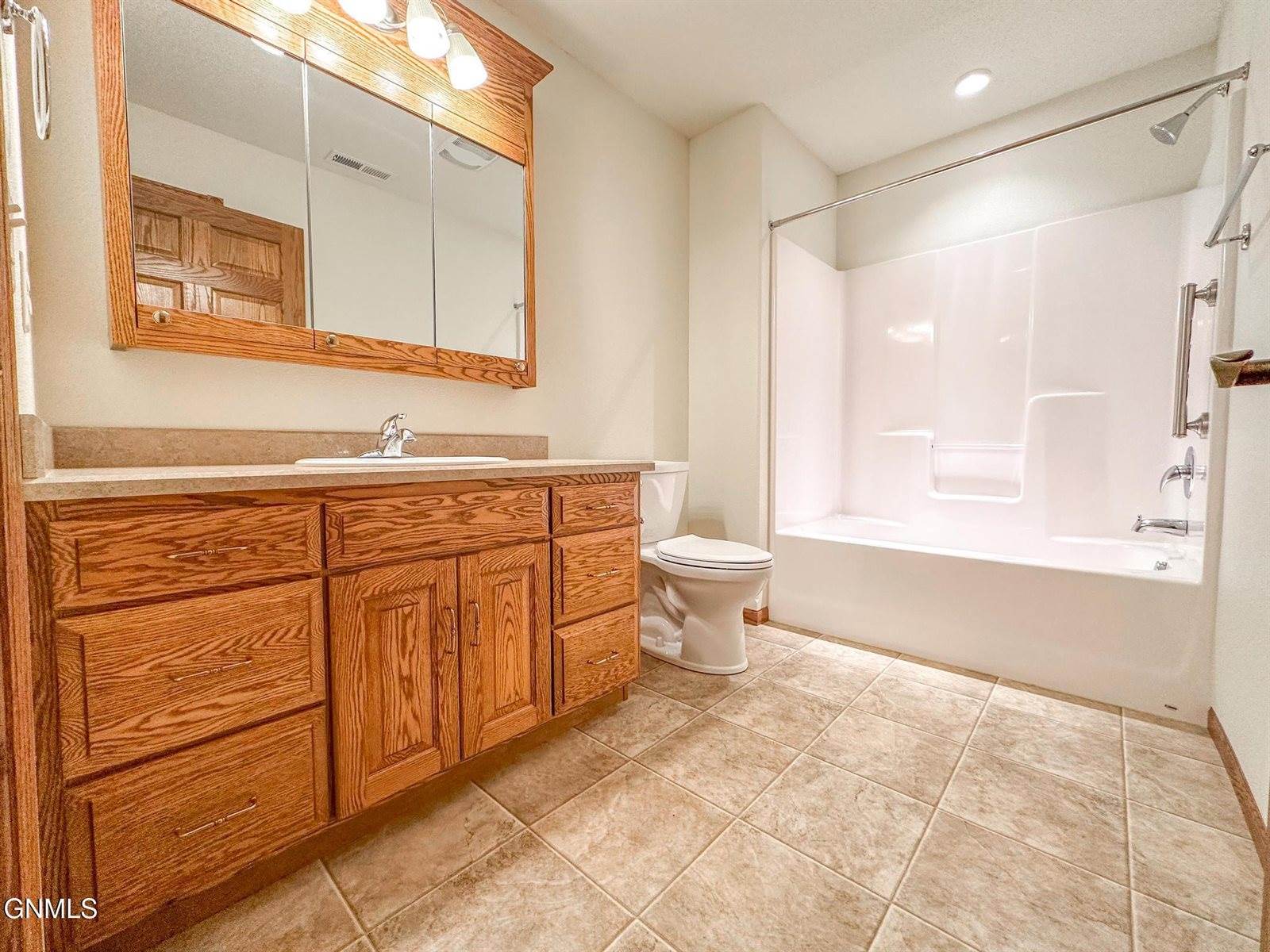 3330 Baltus Lane, Bismarck, ND 58501