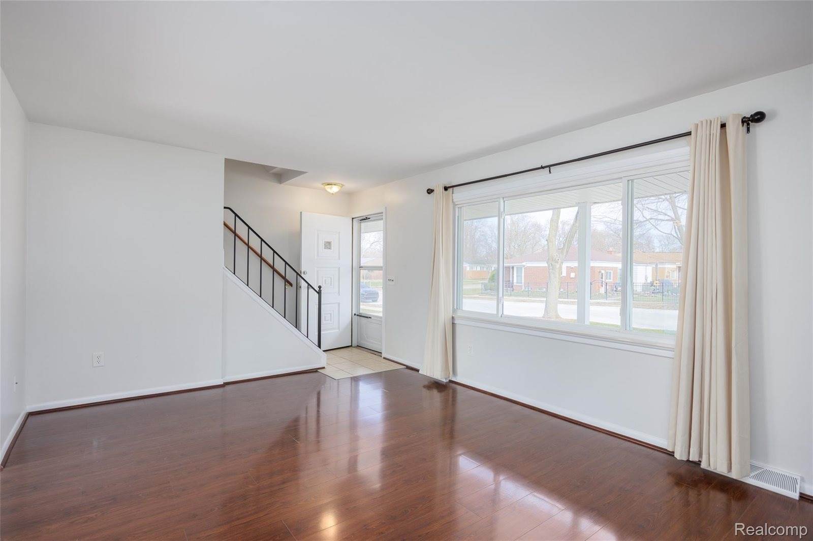 1717 Nakota Road, RoyalOakCity_Oakland, MI 48073