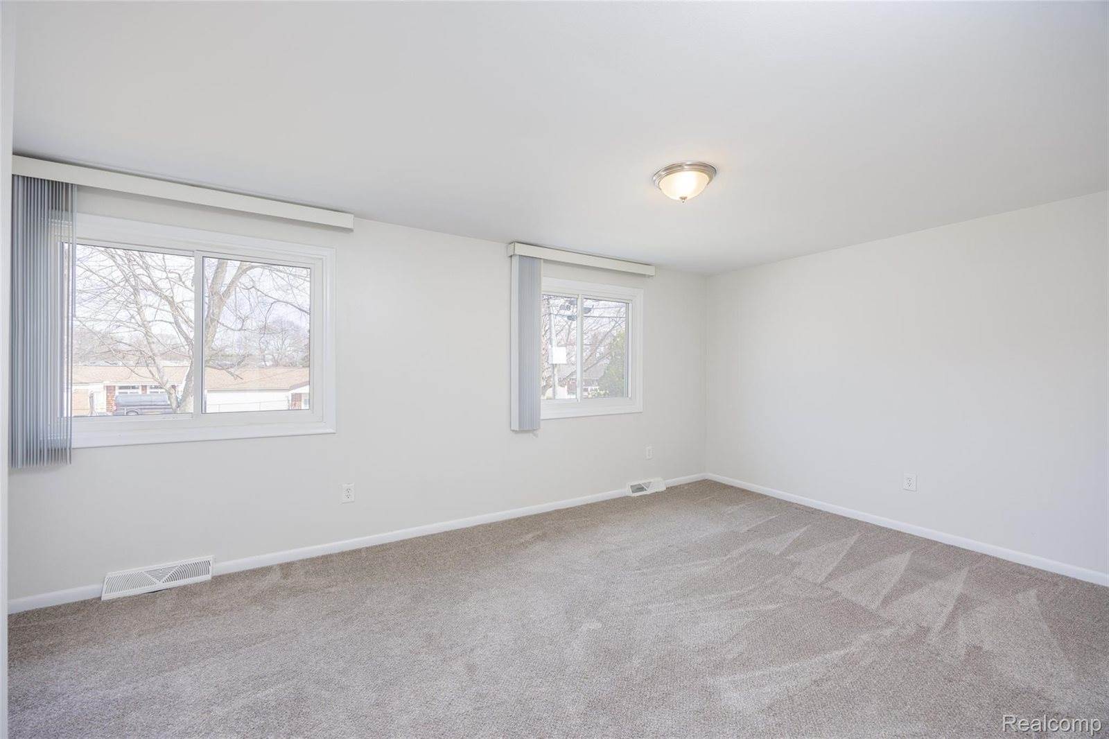 1717 Nakota Road, RoyalOakCity_Oakland, MI 48073