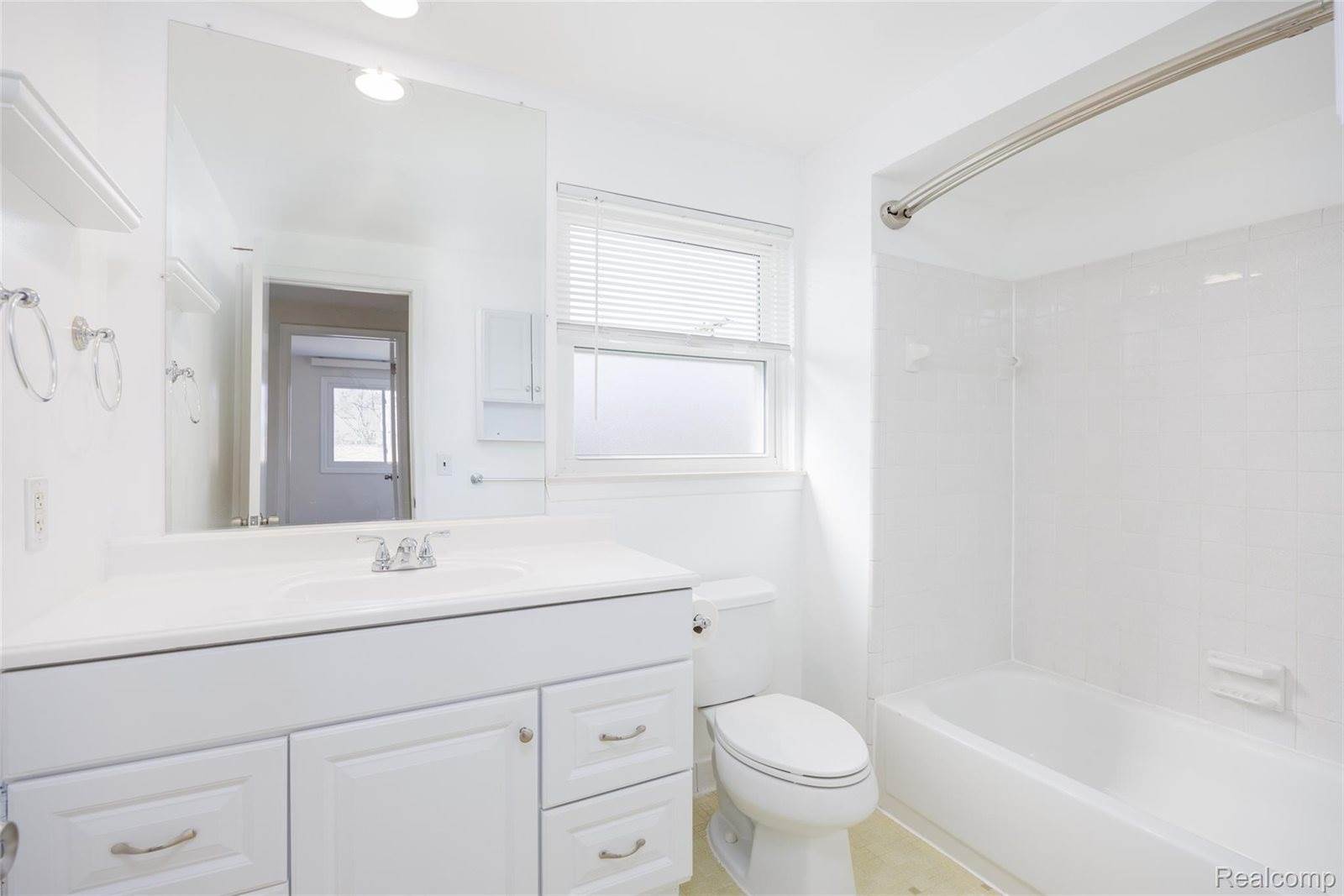 1717 Nakota Road, RoyalOakCity_Oakland, MI 48073