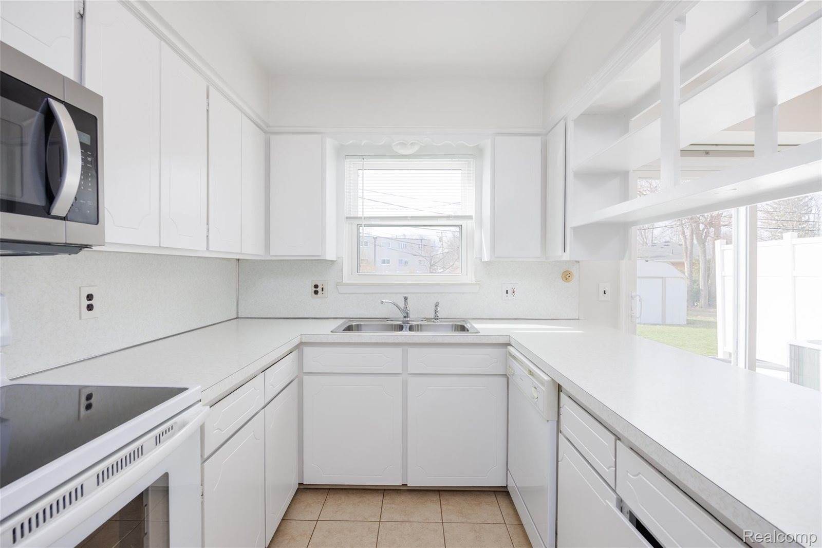 1717 Nakota Road, RoyalOakCity_Oakland, MI 48073