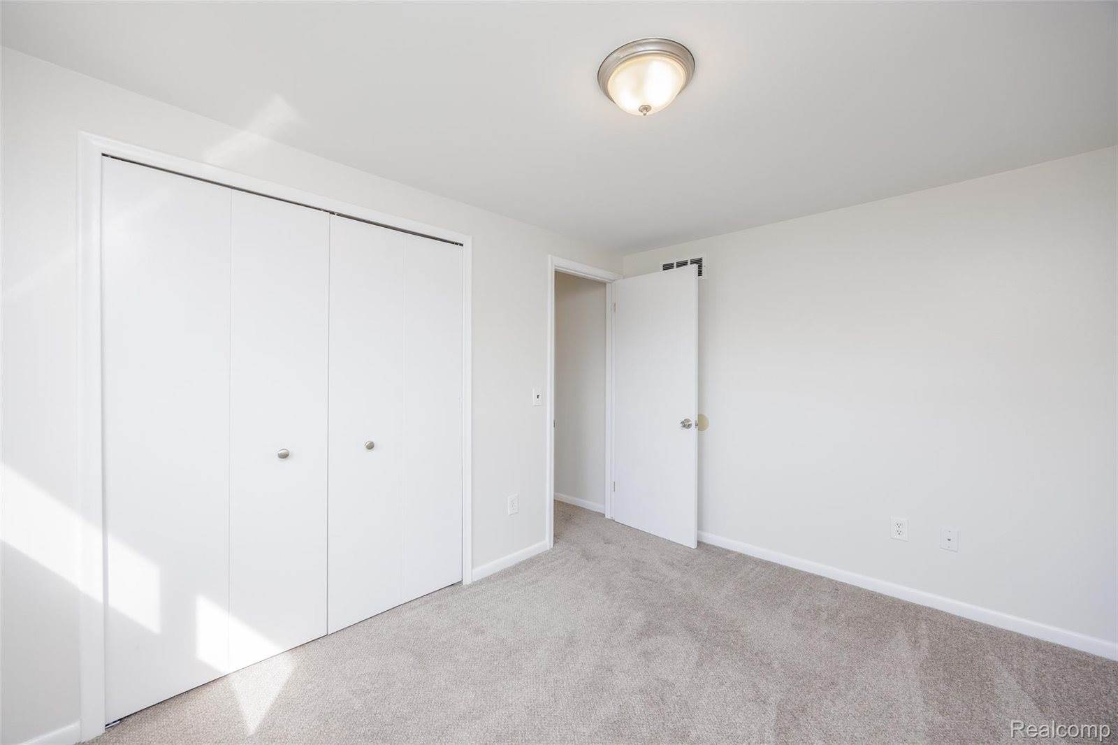 1717 Nakota Road, RoyalOakCity_Oakland, MI 48073