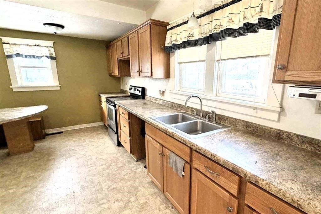 712 Michigan Street, Storm Lake, IA 50588