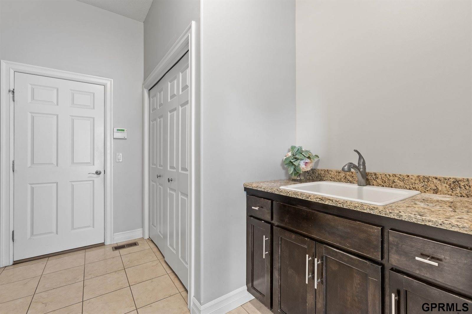 17055 Corby Street, Omaha, NE 68116