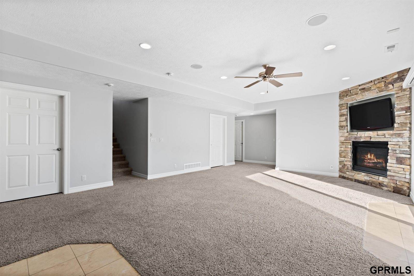 17055 Corby Street, Omaha, NE 68116