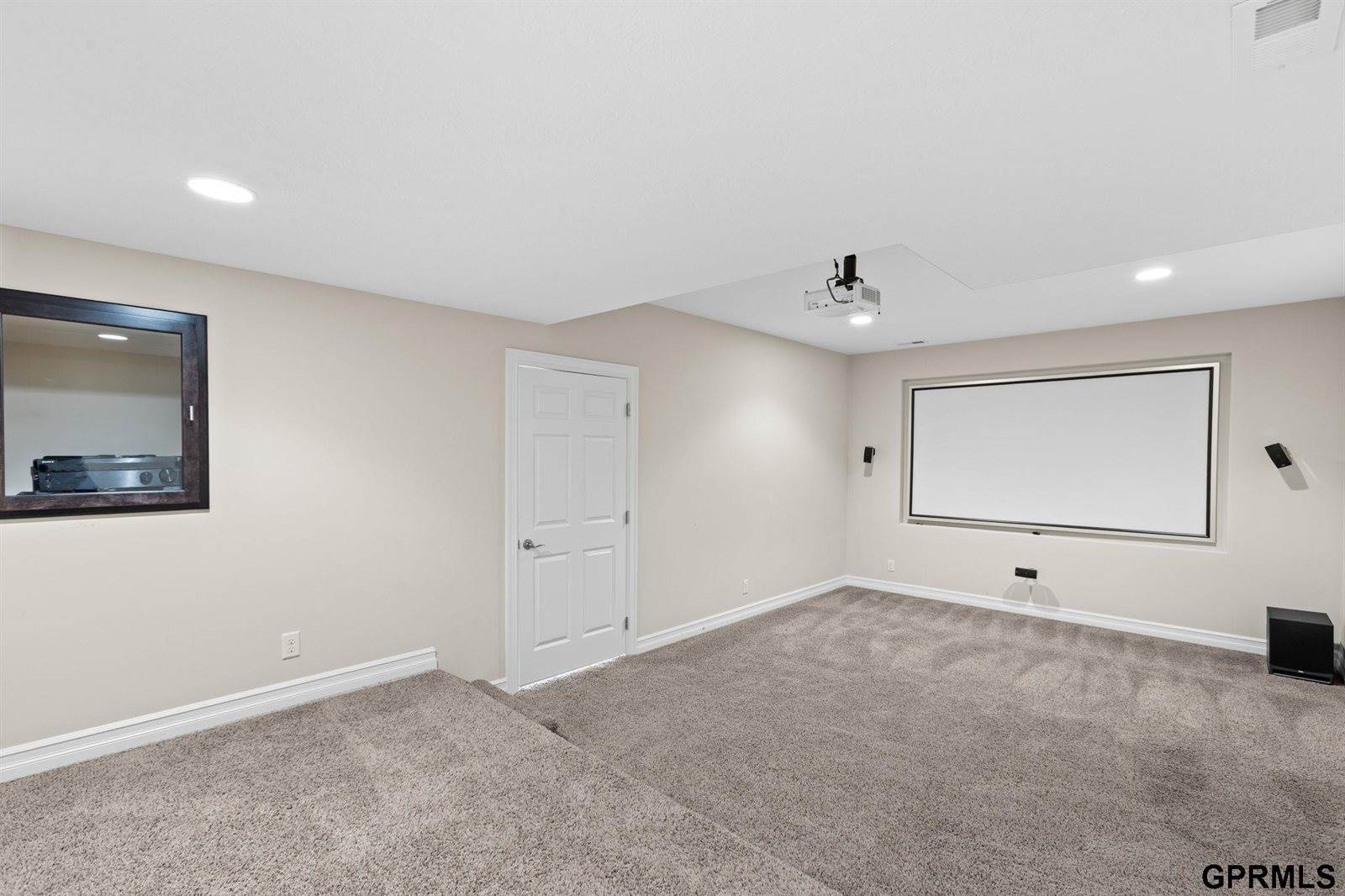 17055 Corby Street, Omaha, NE 68116