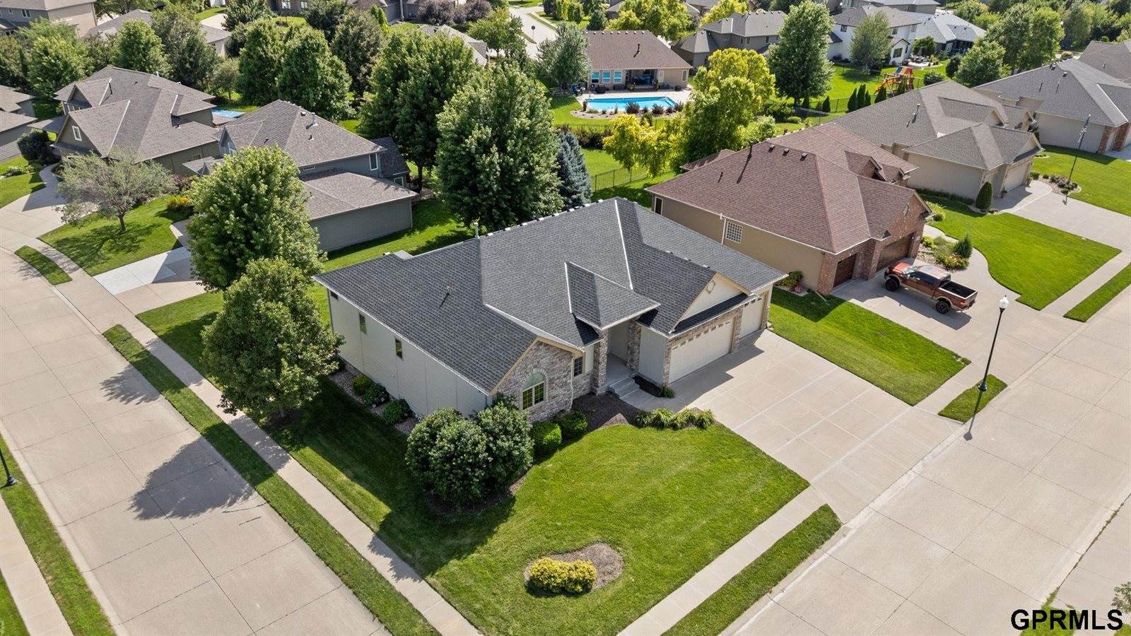 17055 Corby Street, Omaha, NE 68116