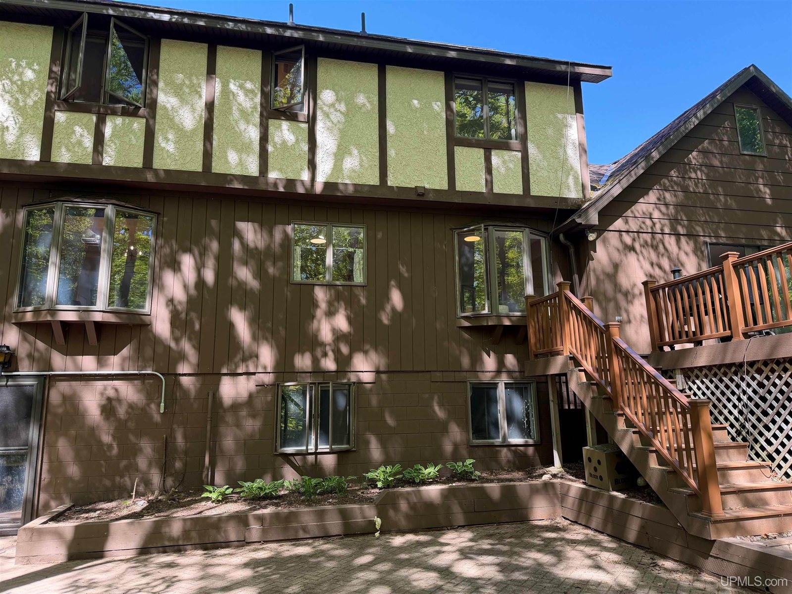 1041 Allouez Road, Marquette, MI 49855