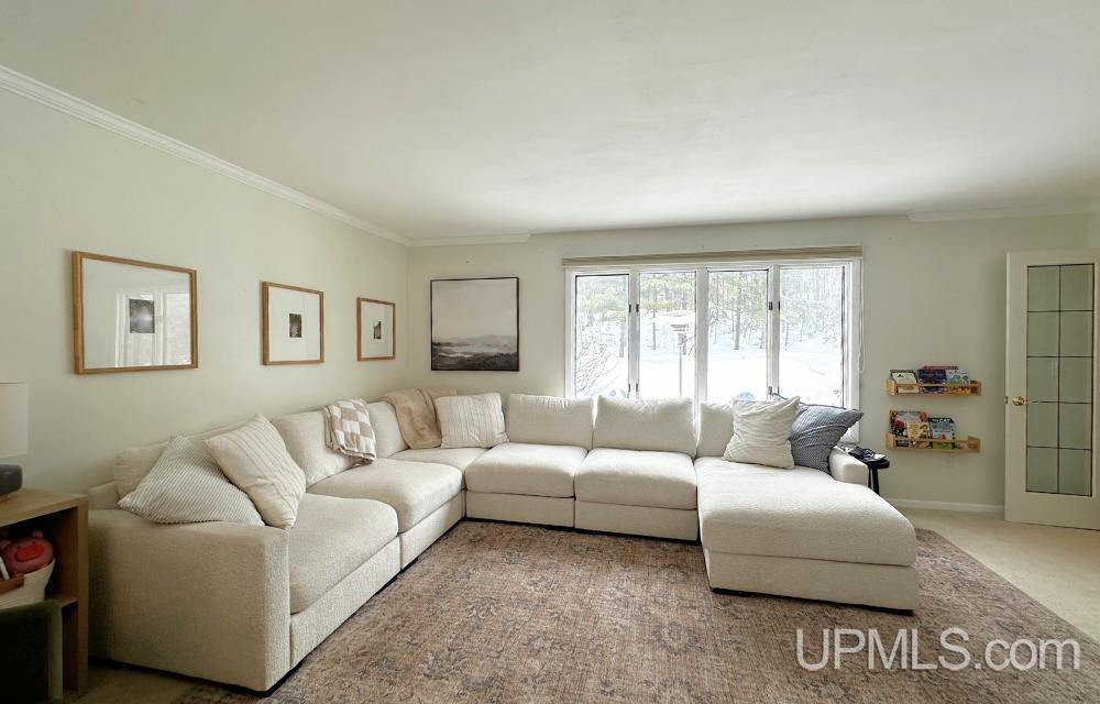 1041 Allouez Road, Marquette, MI 49855